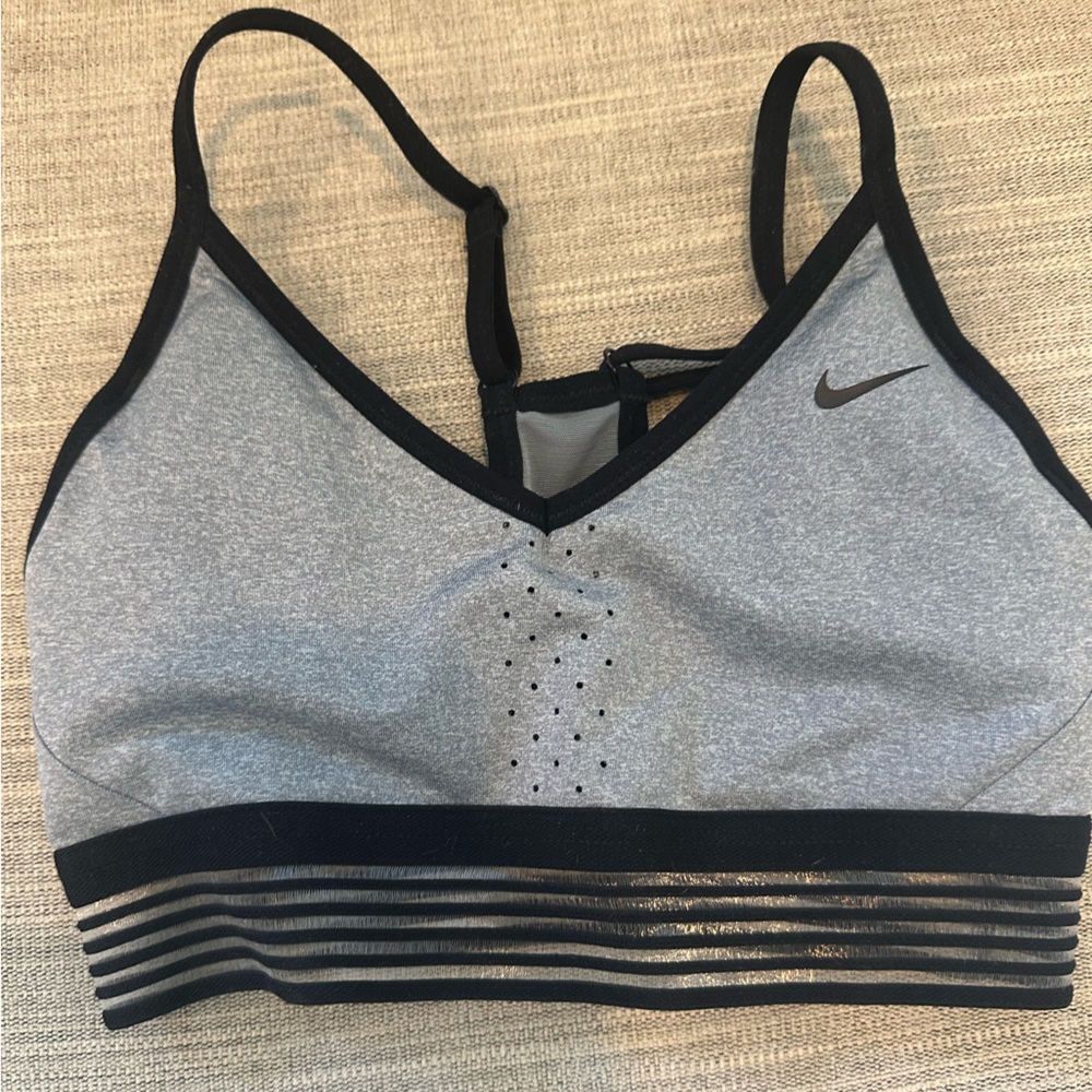 (4) Nike sports bras - Picture 13 of 14